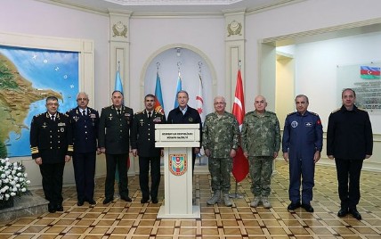 Milli Savunma Bakanı Akar, Azerbaycanlı mevkidaşı ile görüştü